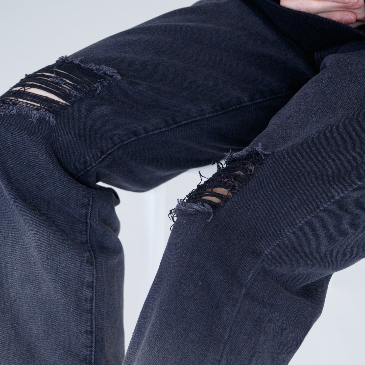 black damaged jeans  US1072