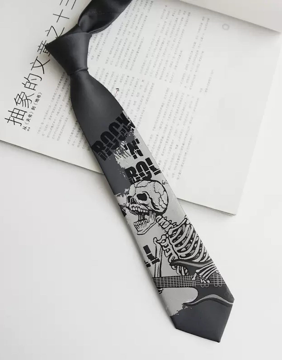 skeleton rock tie  US1496