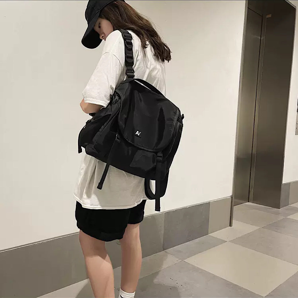 black shoulder bag  US1431