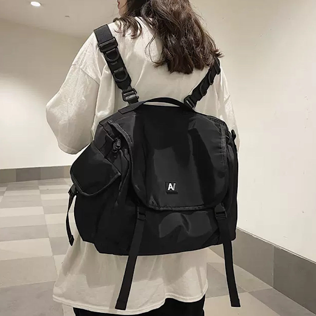 black shoulder bag  US1431