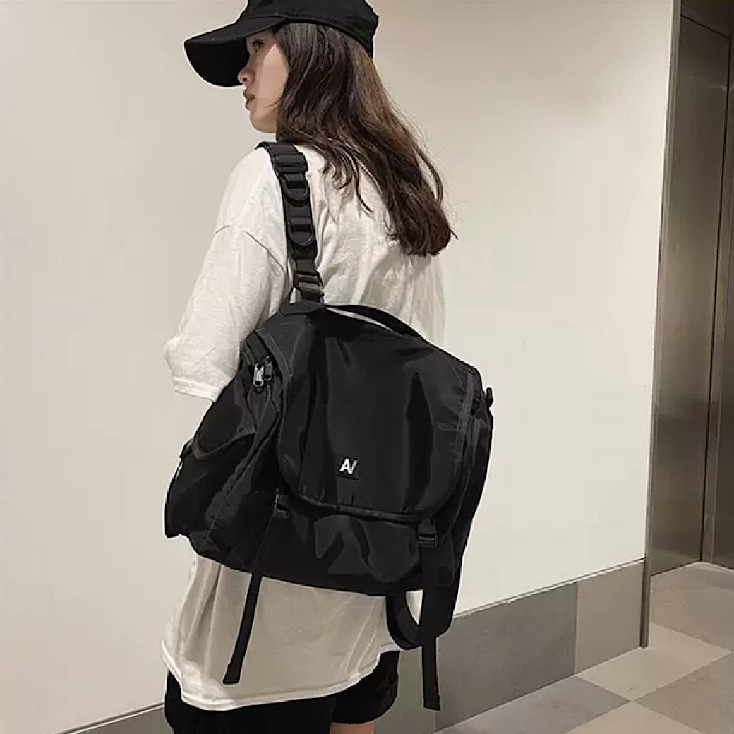 black shoulder bag  US1431