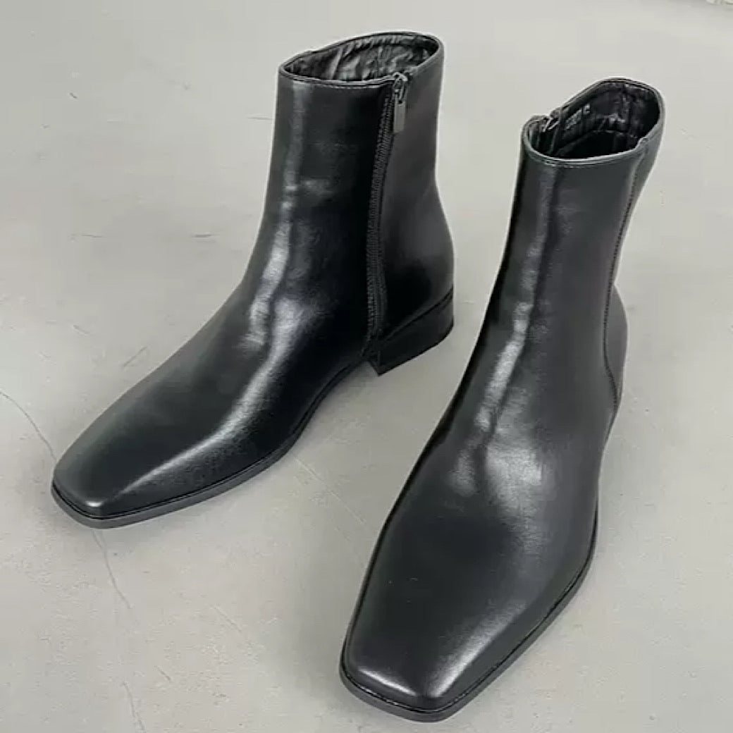 black leather boots  US1070