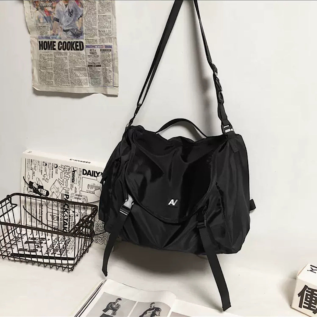 black shoulder bag  US1431