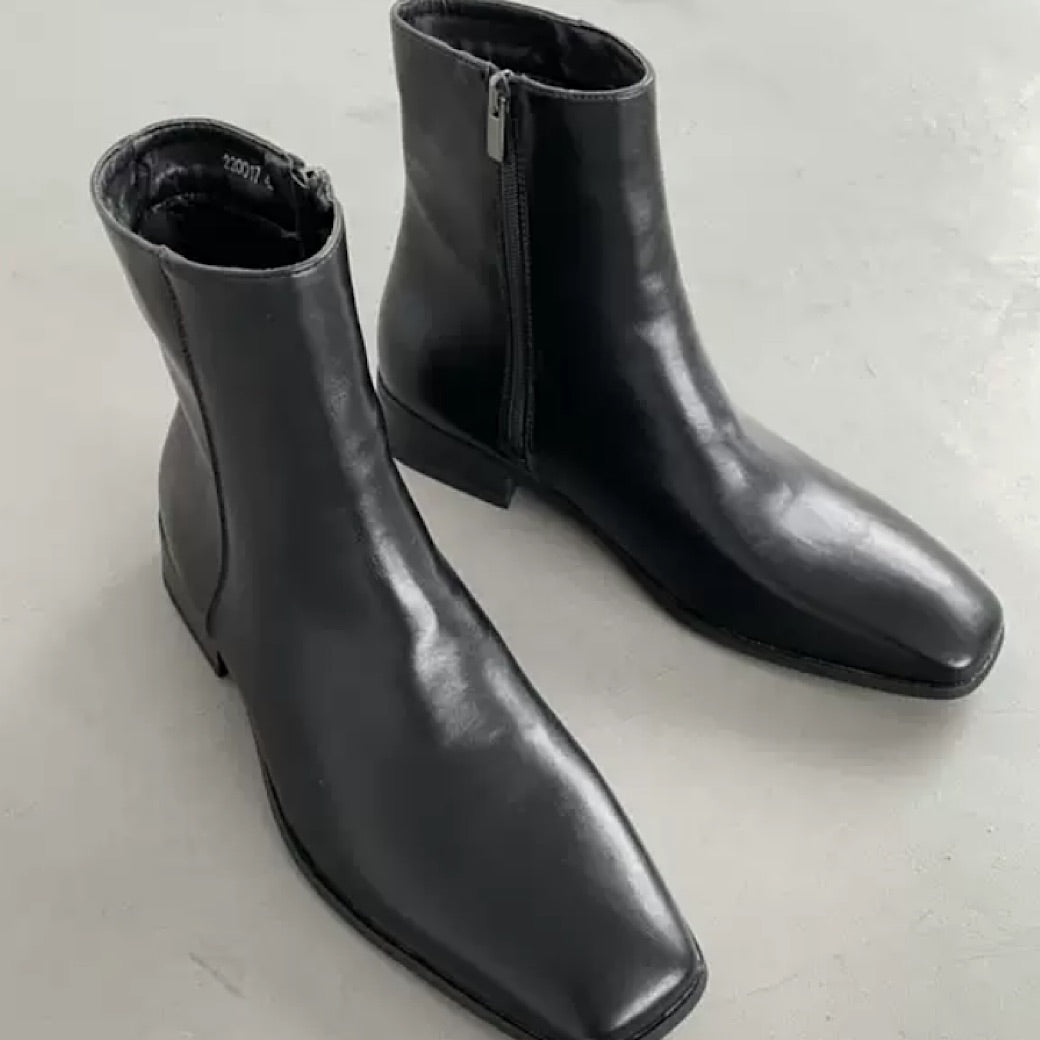 black leather boots  US1070