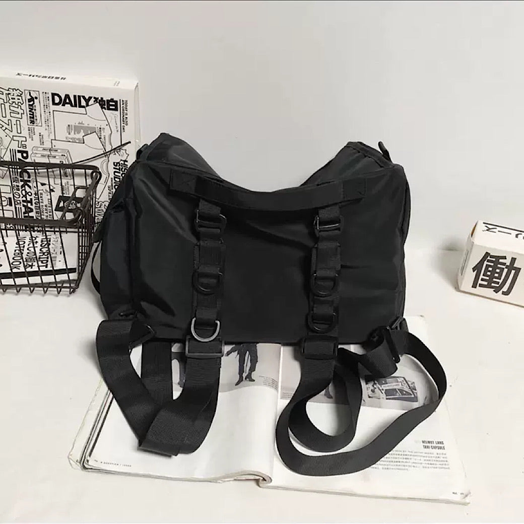 black shoulder bag  US1431