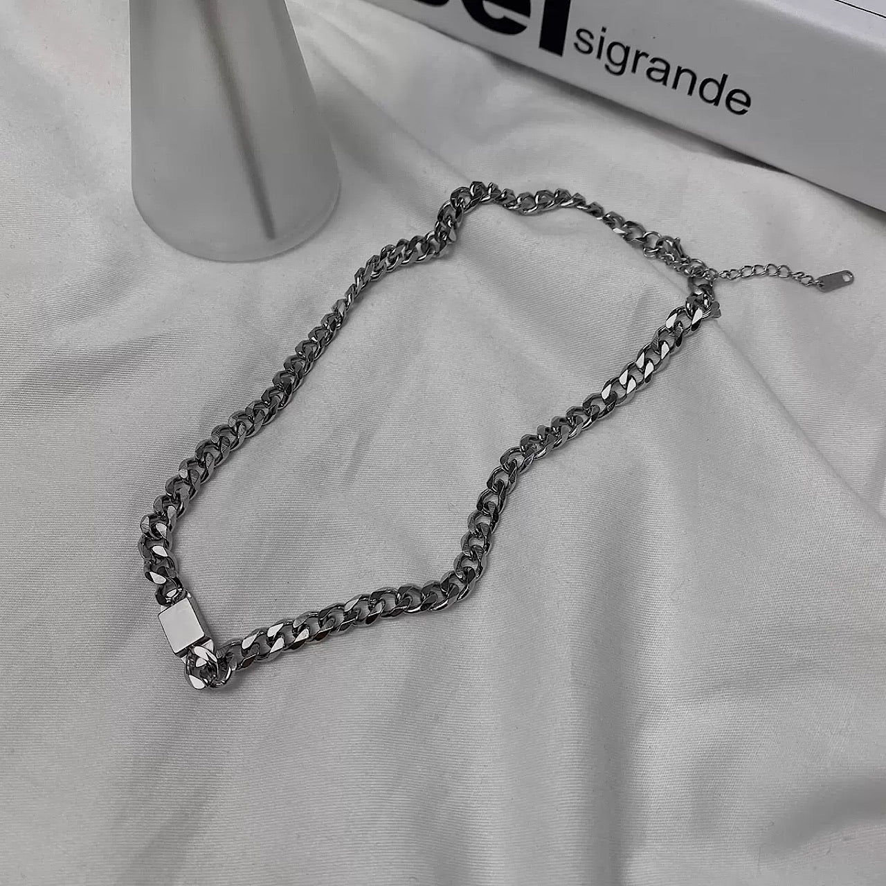 silver chain necklace  US1550