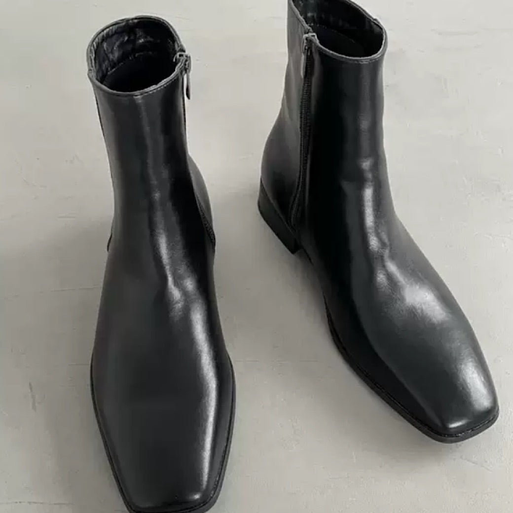 black leather boots  US1070